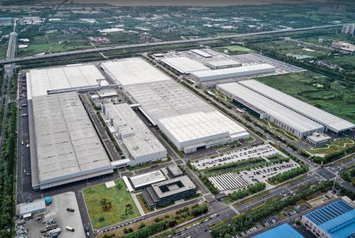 汽车成新质生产力代名词 国产新能源加速重塑市场格局与软件定义未来